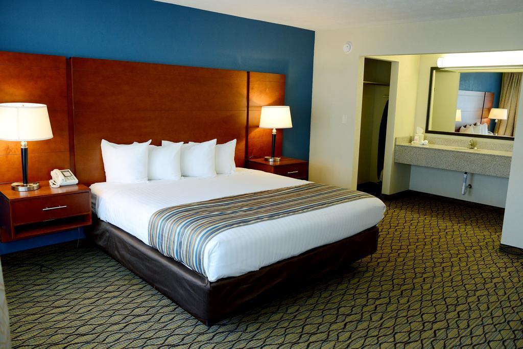Baymont By Wyndham St. Ignace Lakefront Zimmer foto